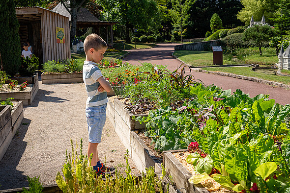 Enfant jardin 